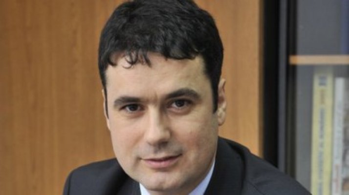 Scandal în educaţie. Noul ministru, probleme cu CV-ul